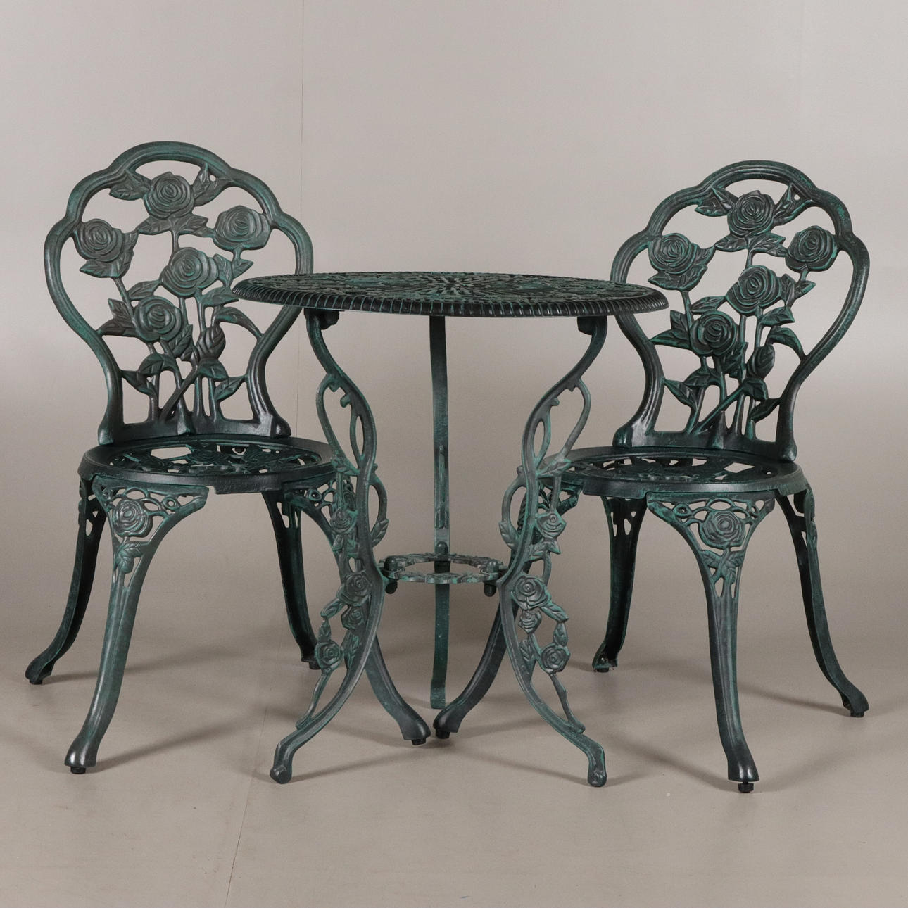 CAFEGRUPP bord med 2 stolar , metall.