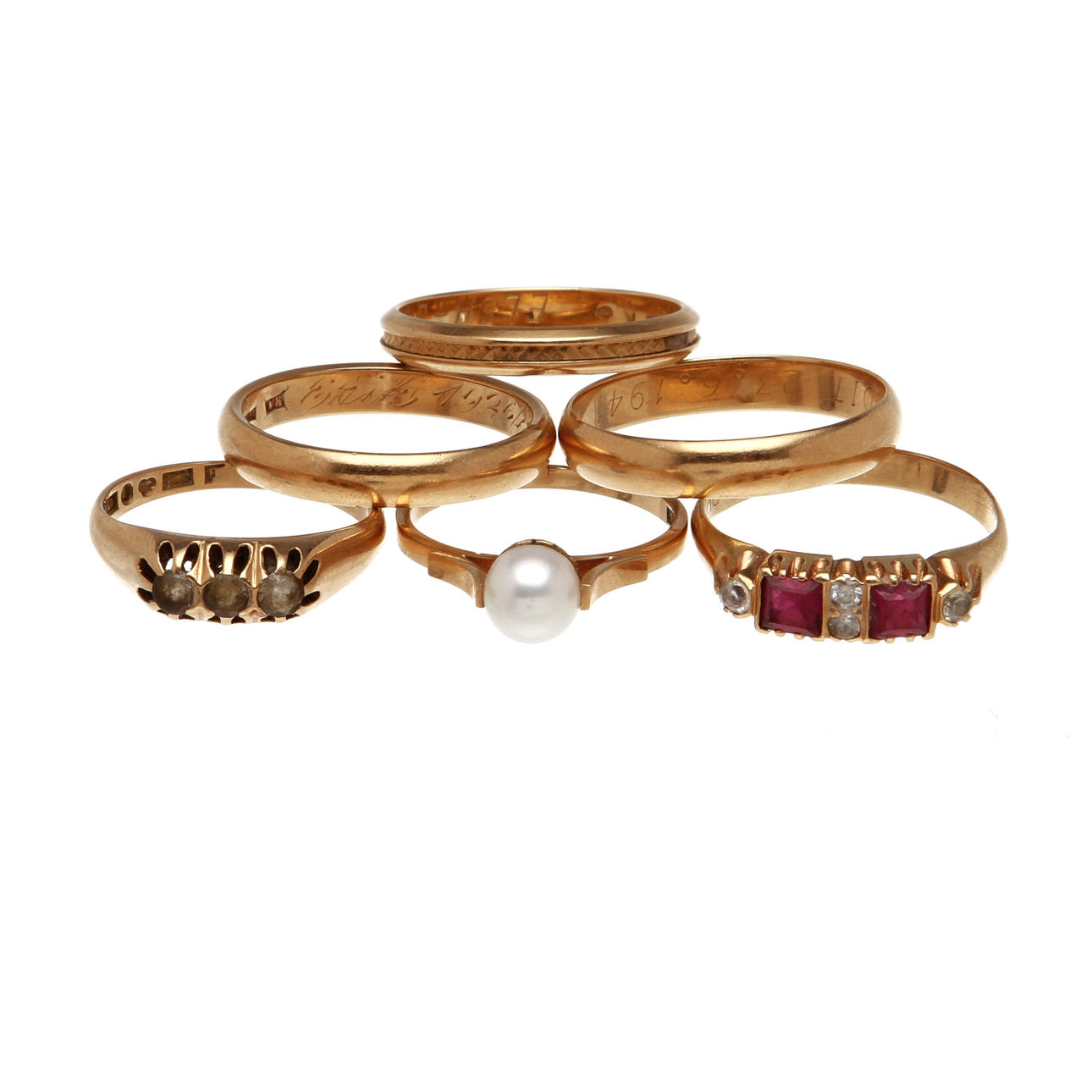 RINGAR, 6 st, 18K rödguld med syntetiska stenar samt odlad pärla. Vikt 24,9 g.