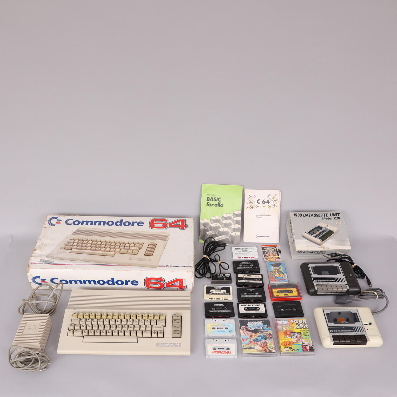 COMPUTER, Commodore 64 + Dataset unit.