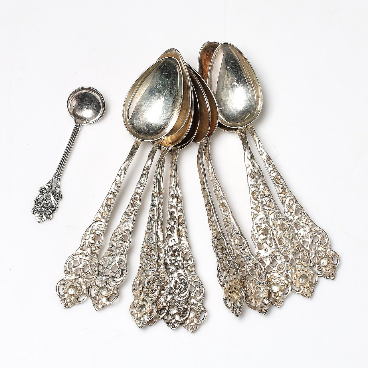 TESKEDAR samt SALTSKED 12 delar, silver. Vikt 112 gram.