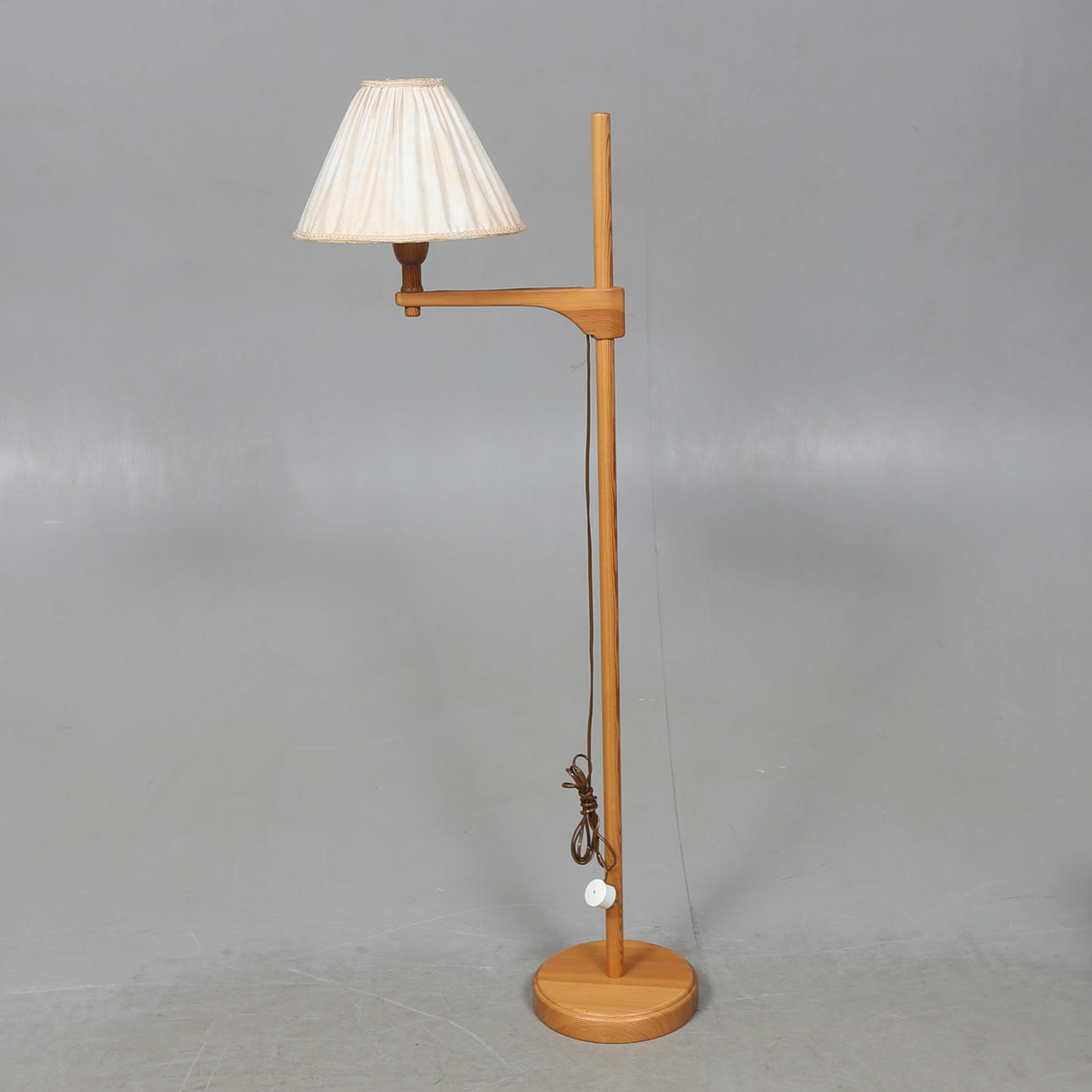 CARL MALMSTEN. Golvlampa, "Staken".