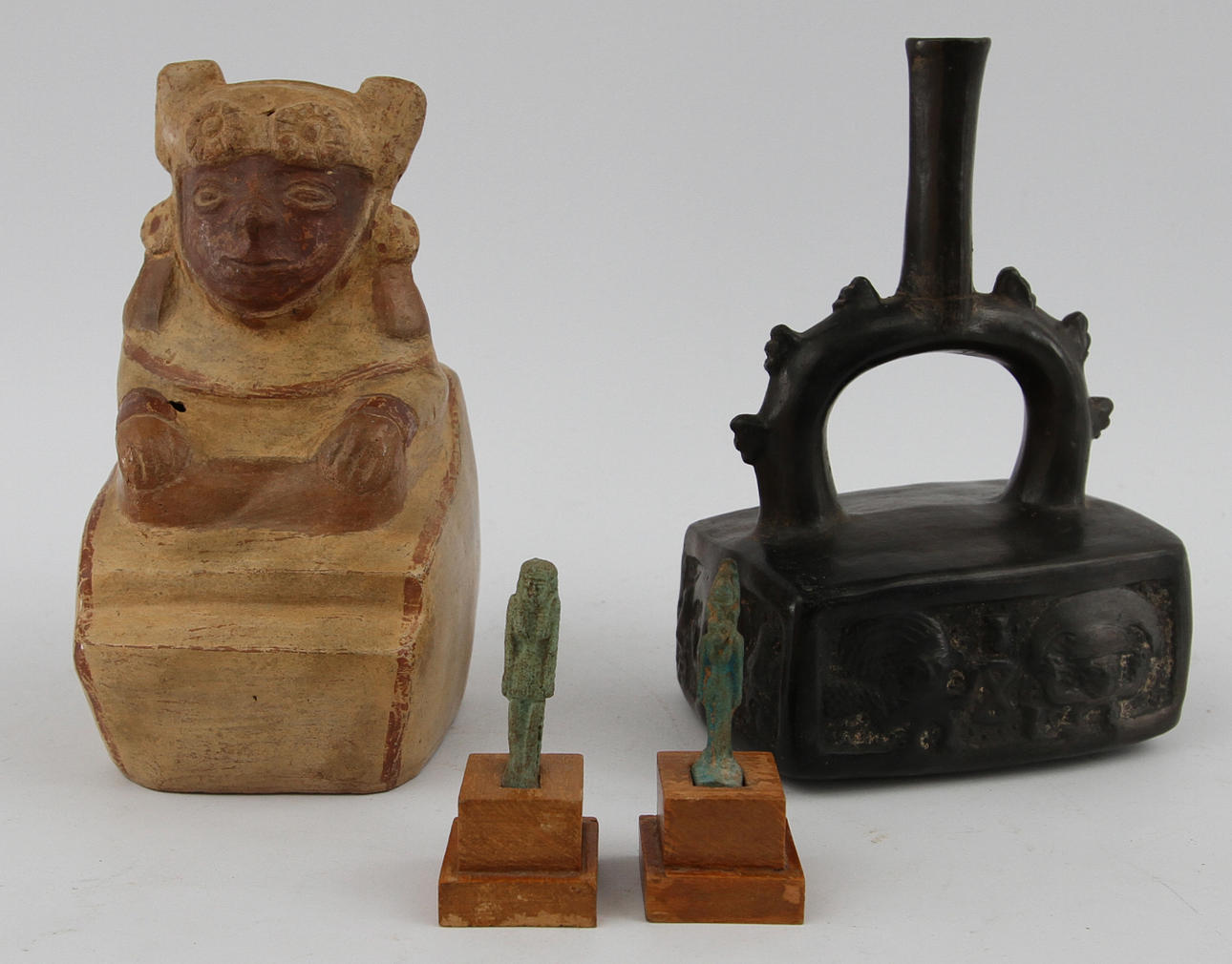 KÄRL, 2 st SAMT FIGURINER, 2 st, Sydamerika samt Egypten.