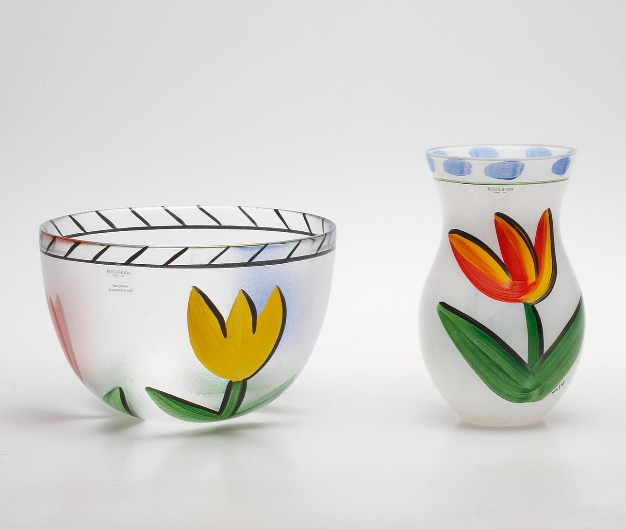 VAS och SKÅL, glas, "Tulip", Ulrica Hydman Vallien, Kosta Boda, signerade.