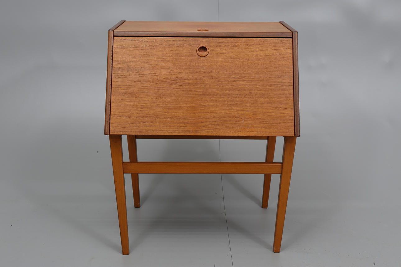 BESTICKSSCHATULL MED BESTICKSUPPSÄTTNING, teak och nysilver, "Franska Liljan" 122 delar.