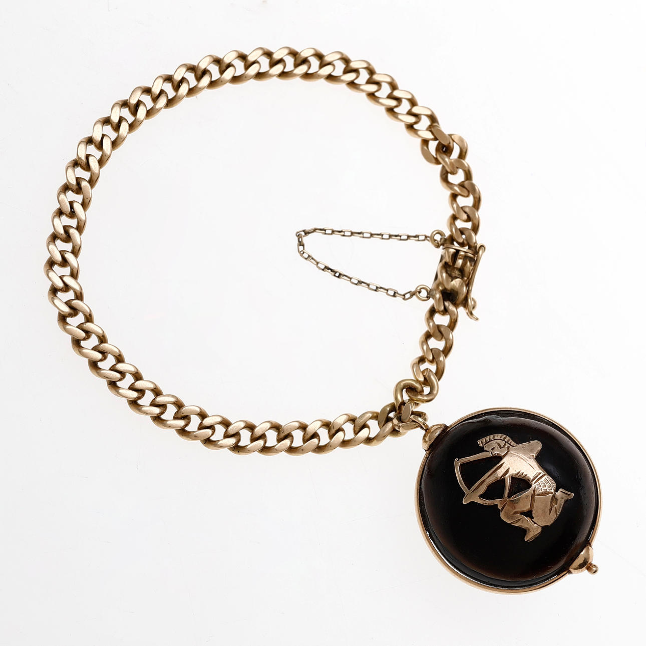 Goldarmband mit Anhänger.