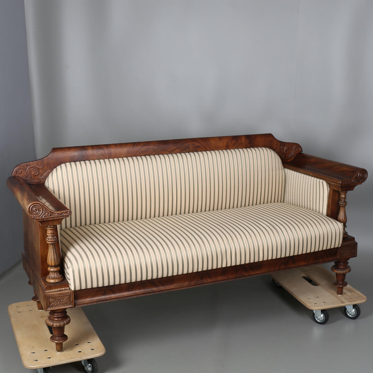 SOFFA i mahogny, 1800-talets andra hälft.