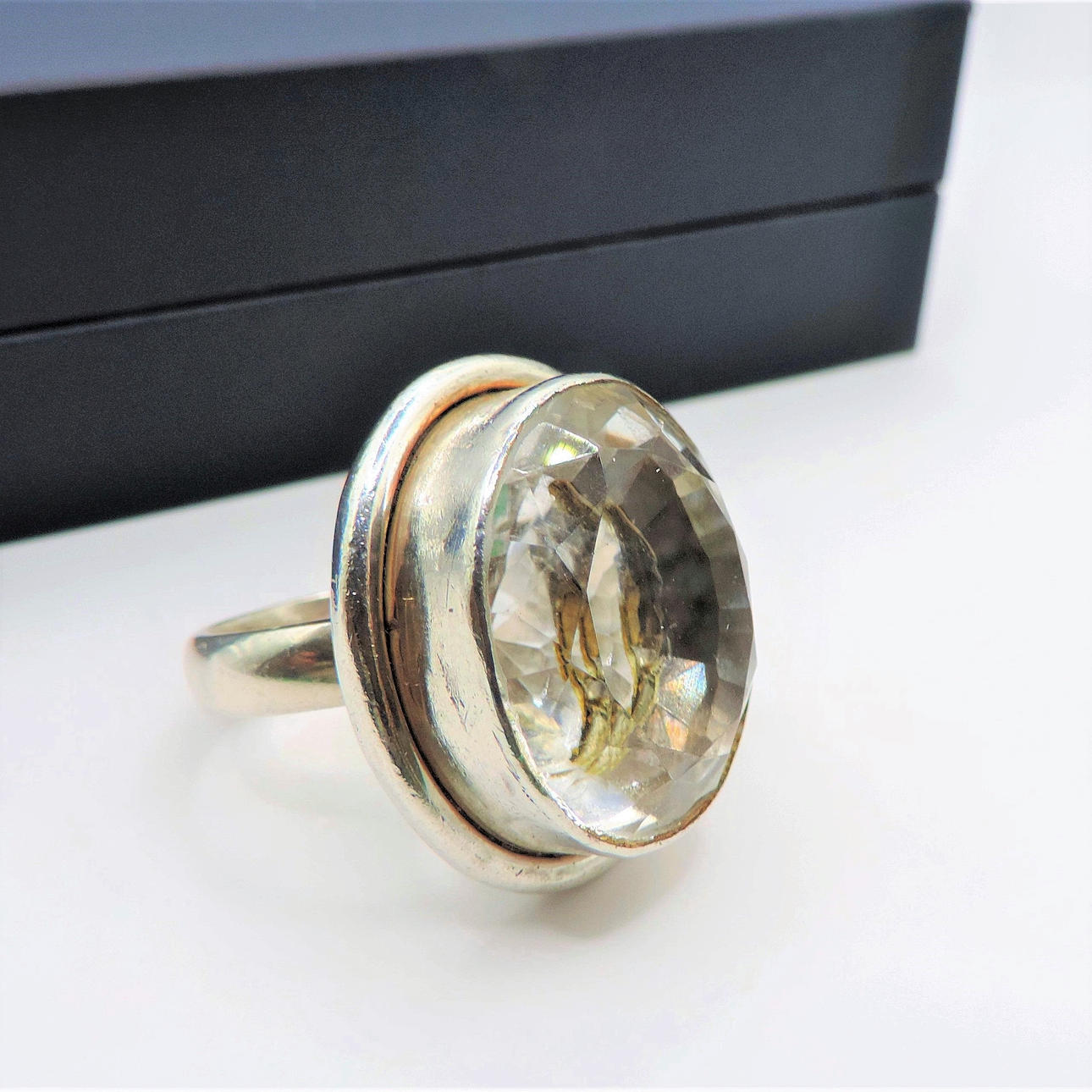 VINTAGE TJOCK SILVER 25CT BERGKRISTALL RING.