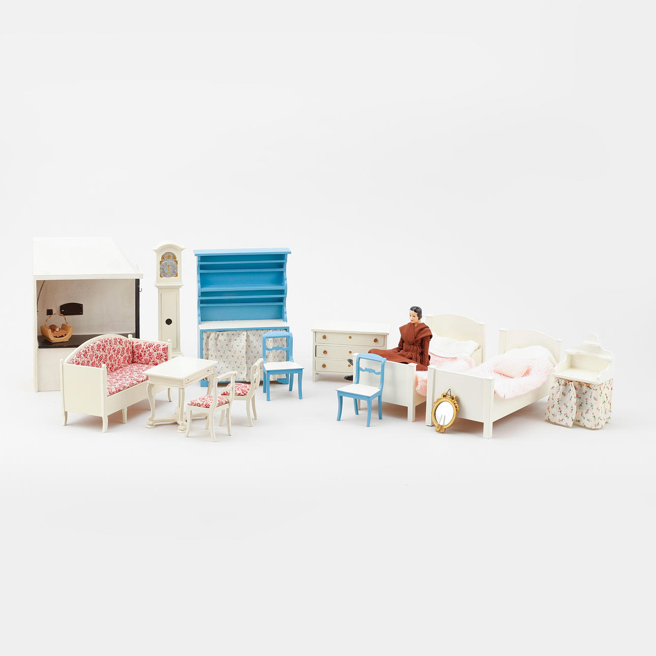 DOCKHUSMÖBLER, 14 delar, Nolby, Värmland.