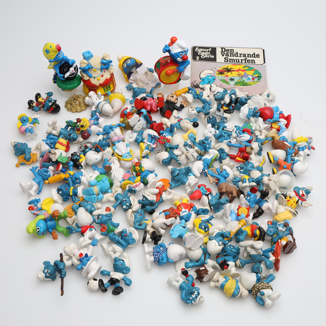 Smurfs about 100 pcs.