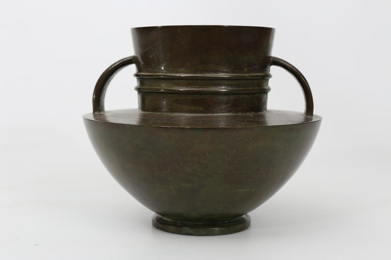 SUNE BÄCKSTRÖM. Vas med hänklar, brons, signerad, 1930-tal.