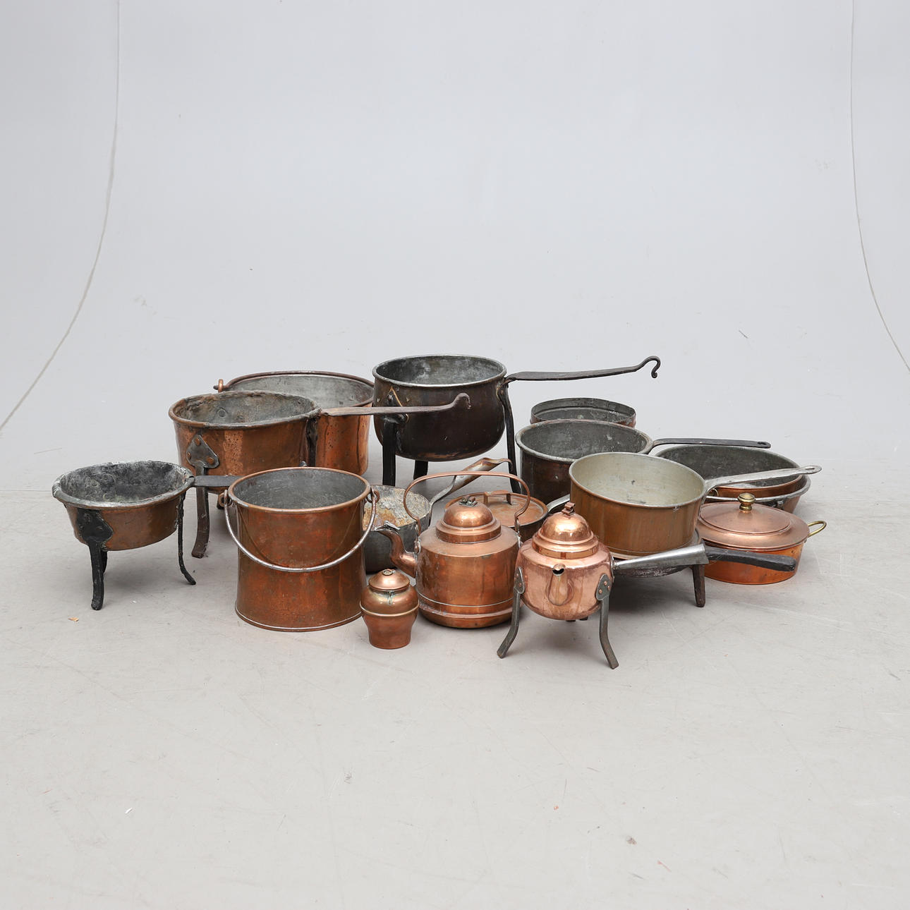 COPPER OBJECTS, 2 boxes, 18/1900s. Silver & Metals - Pewter, Brass ...