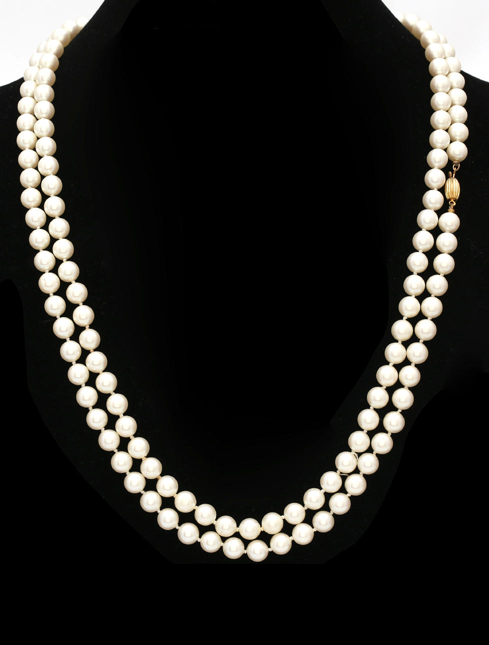Pearls long necklace.