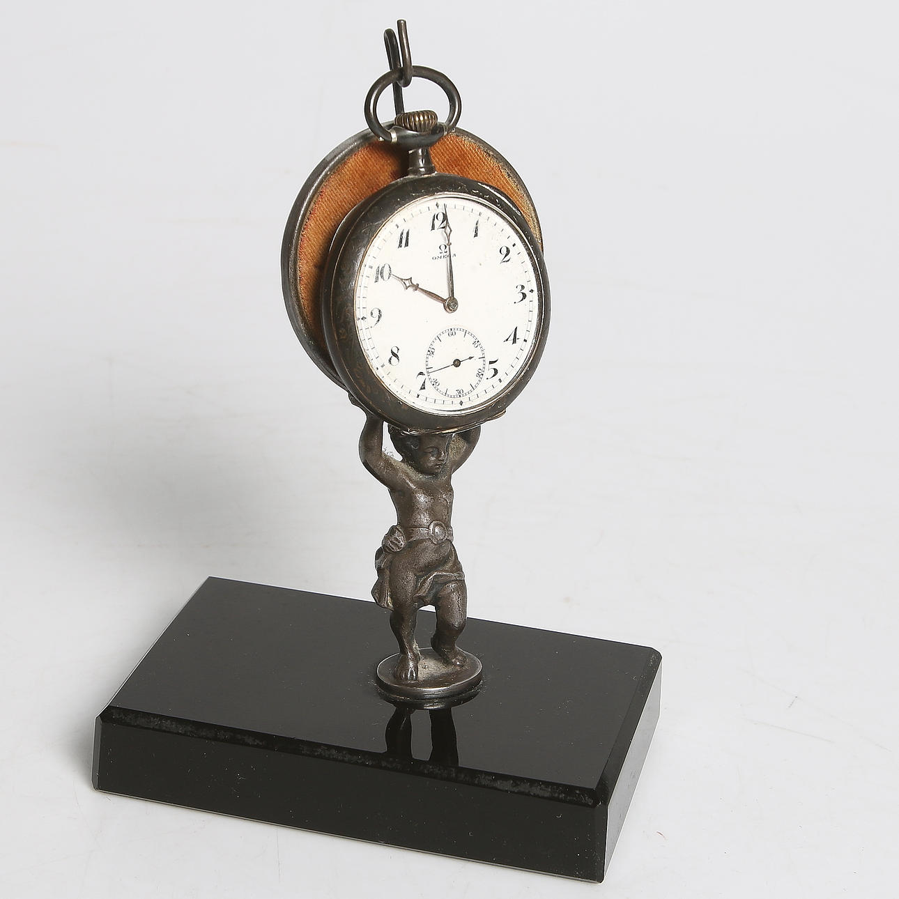 FICKURSSTÄLL samt FICKUR, silver, Omega. Tidigt 1900-tal.