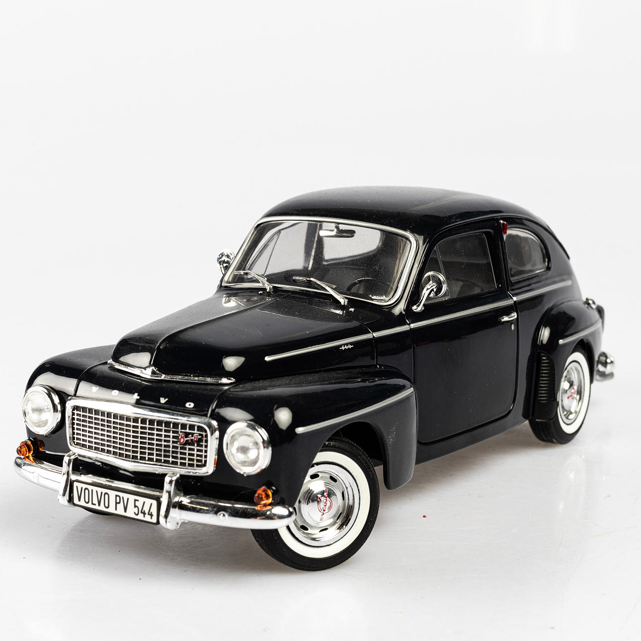 Miniature Cult Models Volvo PV444 1952, Noire, échelle 1/18, Résine, Neuve En Prévente