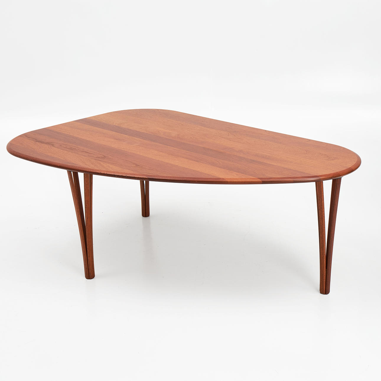 HASLEV MÖBELSNEDKERI, Danmark. Soffbord, modell ”Timeless”. Massiv teak.