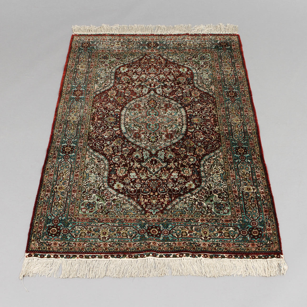 ORIENTALISK MATTA, silke, 153 x 92 cm.