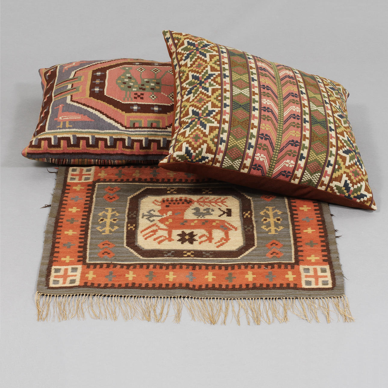 KUDDAR, 2 st samt BONAD, tidigt 1900-tal.