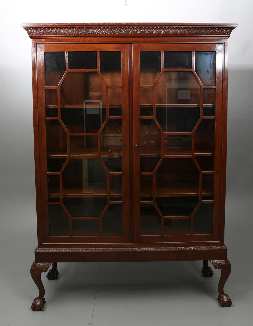 SERVERINGSSKÅP, mahogny, glasdörrar, 1900-tal.