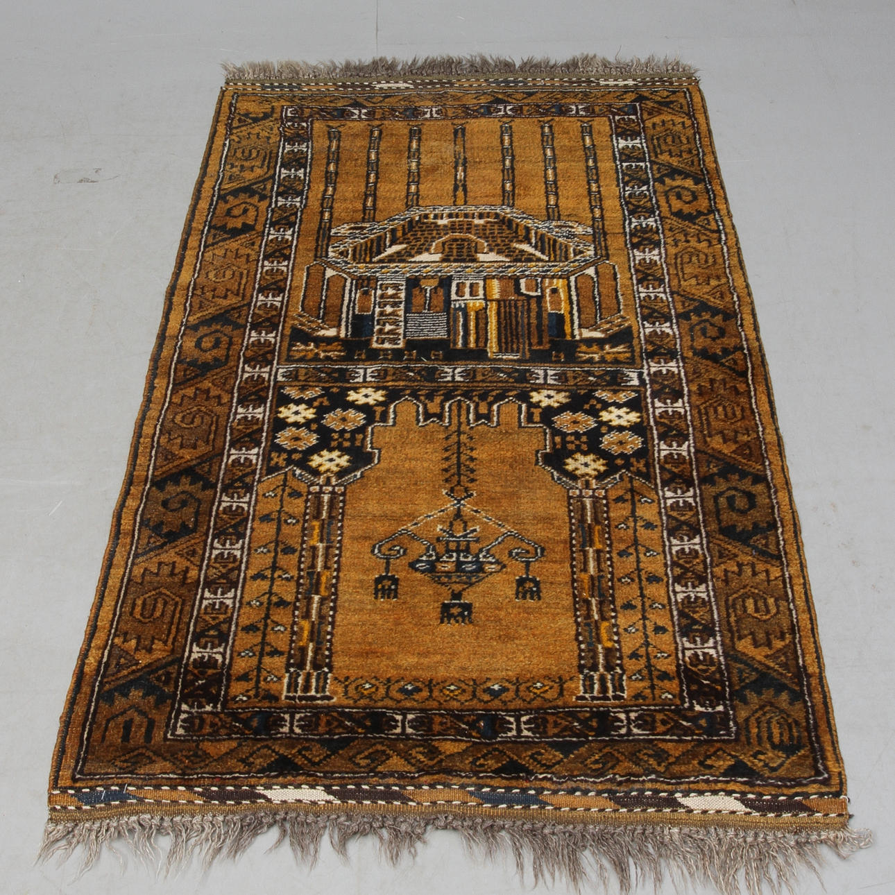 MATTA, orientalisk, ca 135 x 82 cm.