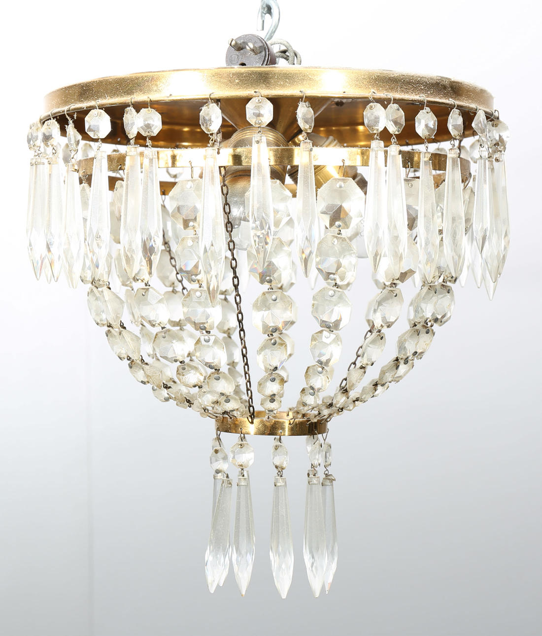 TAKLAMPA MED PRISMOR, metallstomme, 1900-talets andra hälft.