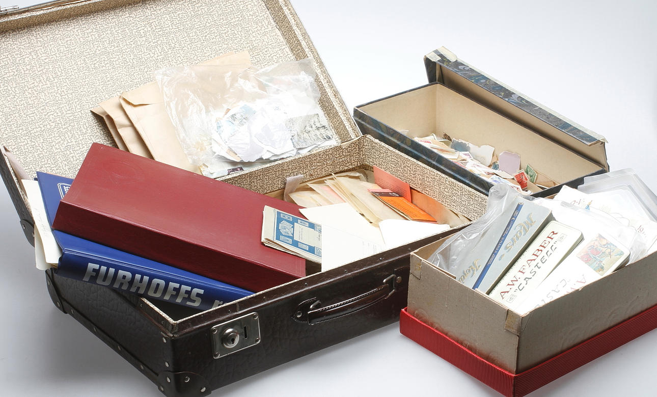 FRIMÄRKEN, mestadels Sverige bland annat nominellt värde ca. 3700 kronor.