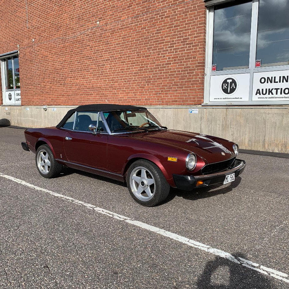 AUTO, 1979 Fiat 2000 Spider.