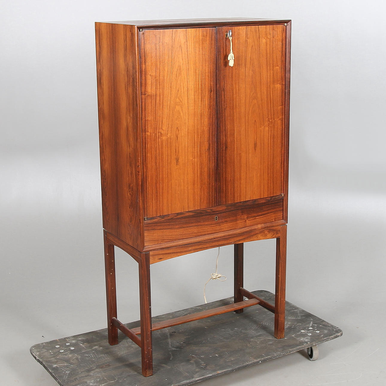 BARSKÅP, jakaranda, 1960-tal. CITES-intyg.