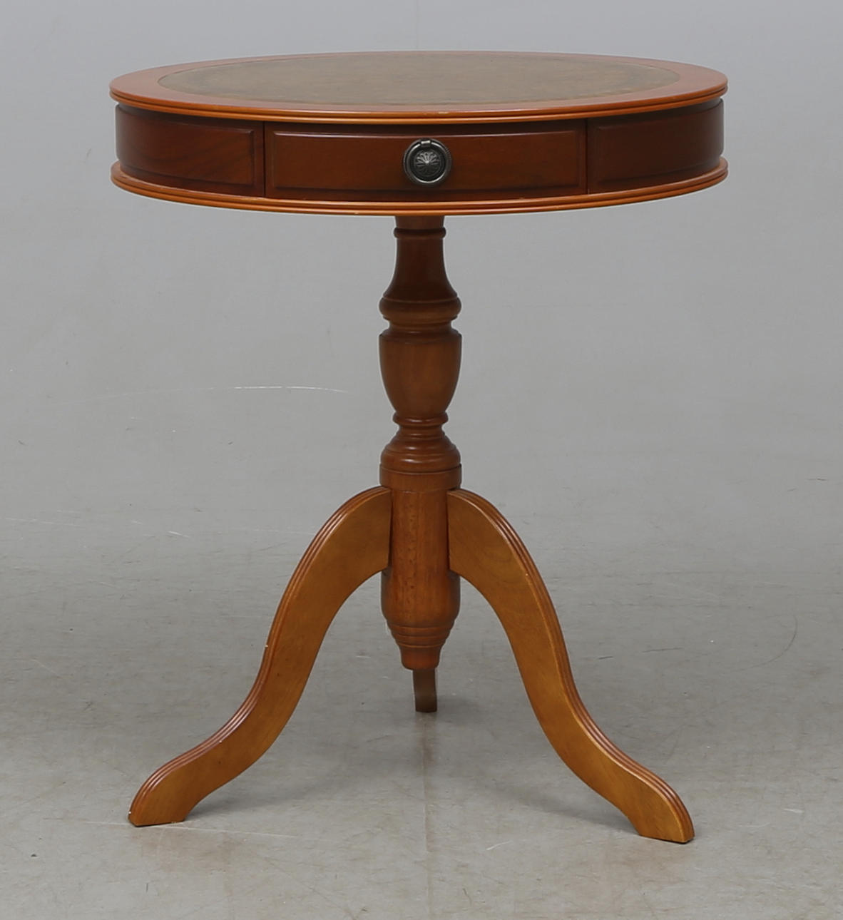 DRUMTABLE, engelsk stil, 1900-talets andra hälft.