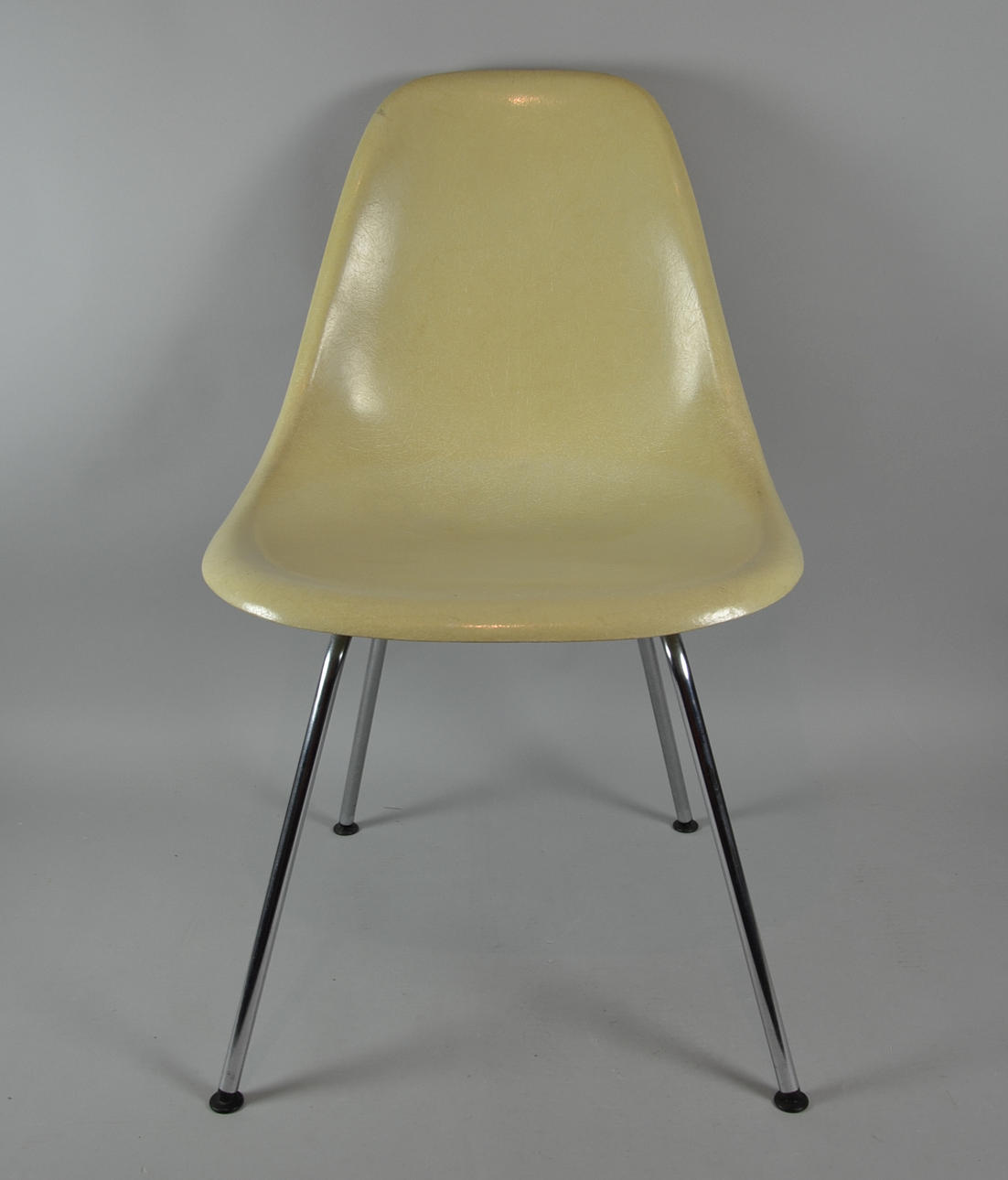 CHARLES & RAY EAMES. En sidostol DSX.