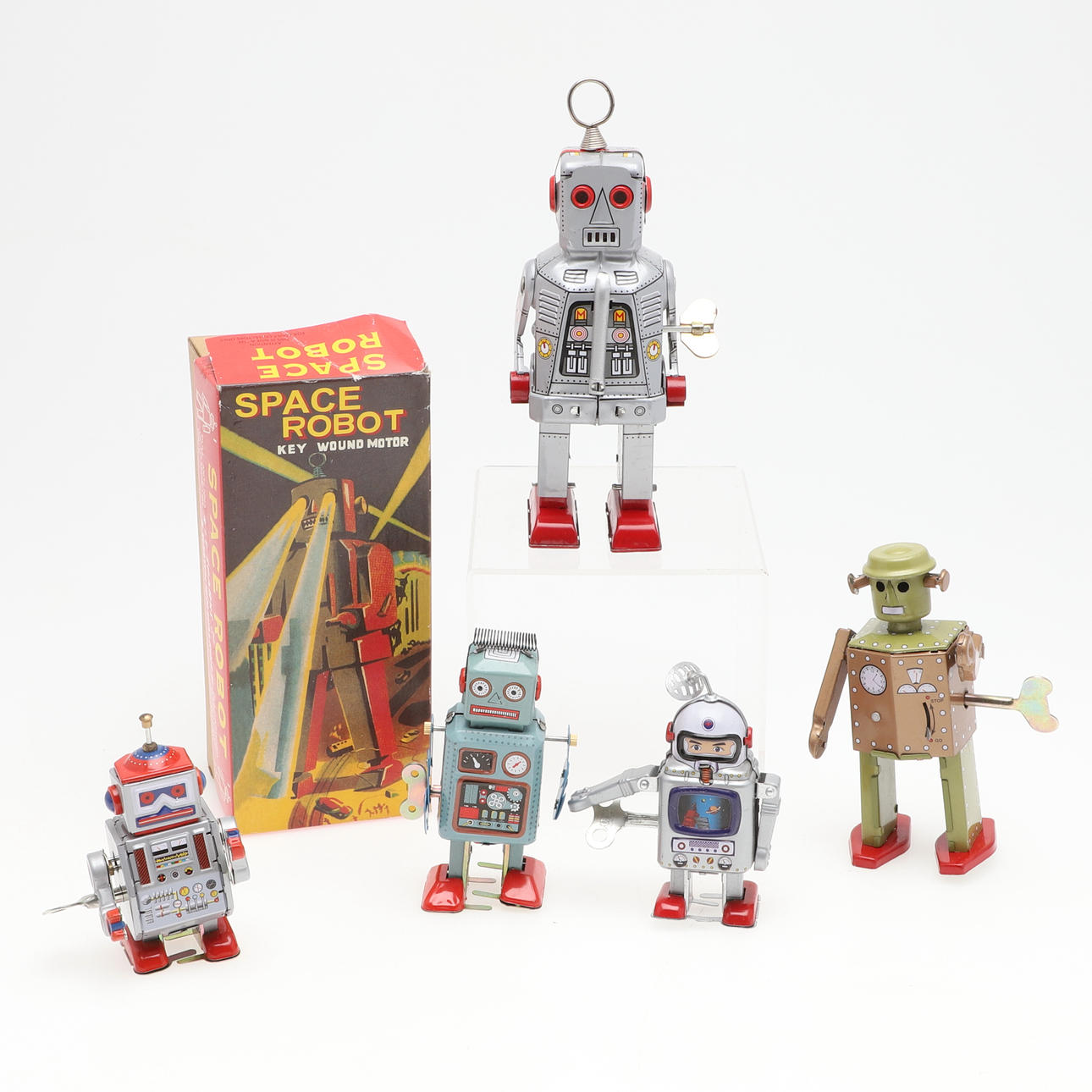 FIVE MODERN TIN PLATE CLOCKWORK ROBOTS.