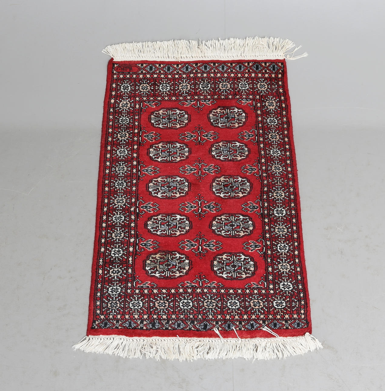 PRAYER MAT, Pakistan, 98 x 62 cm.