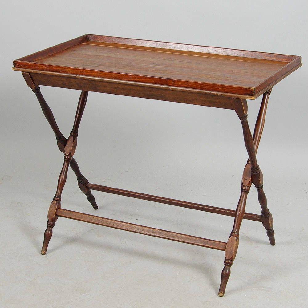 SERVERINGSBORD, laserad fur, sekelskiftet 1800/1900.