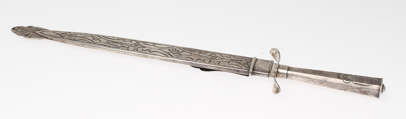 KNIV, sk Facón, delvis silver, klingan märkt Libertad.