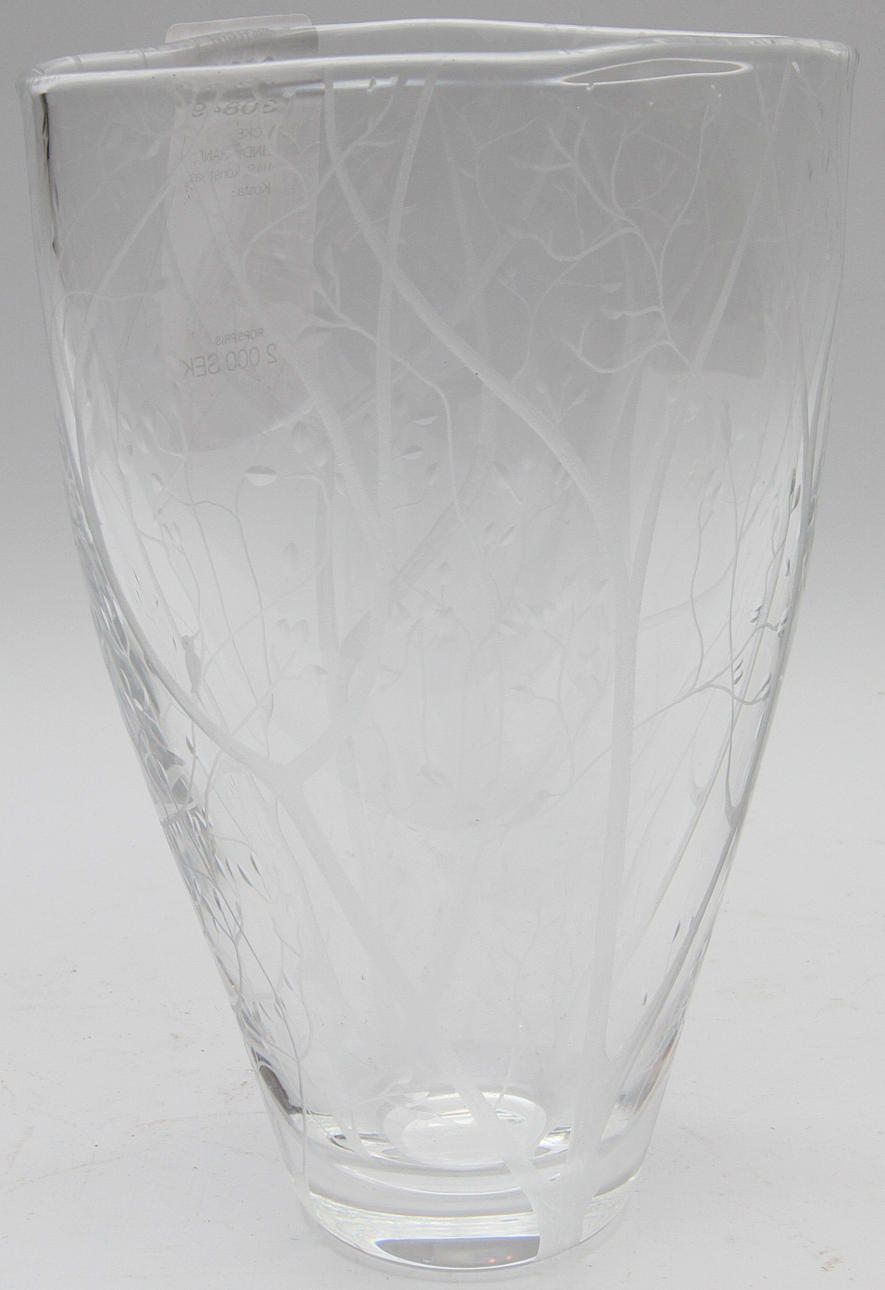 VICKE LINDSTRAND. VAS, konstglas, Kosta .