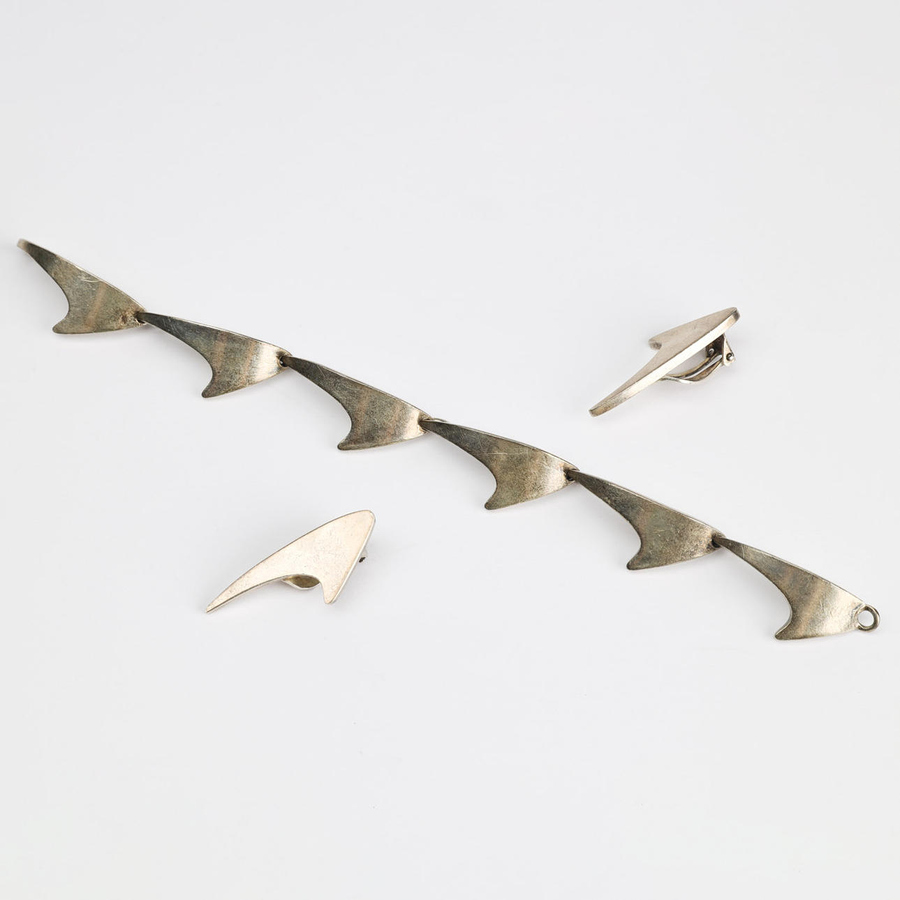 BENT KNUDSEN, Danmark, armbånd og øreringe, Sterling sølv.