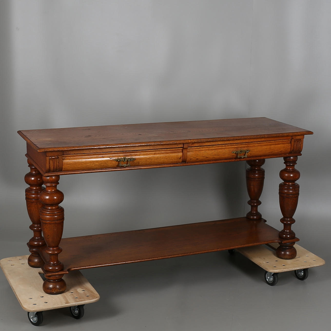 SERVERINGSBORD/AVLASTNINGSBORD i nyrenässans, 1900-tal.