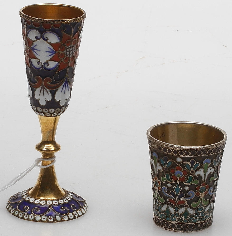 BÄGARE, 2 st, silver med emalj, Ryssland, 1800/1900-tal, vikt ca 84 gram.