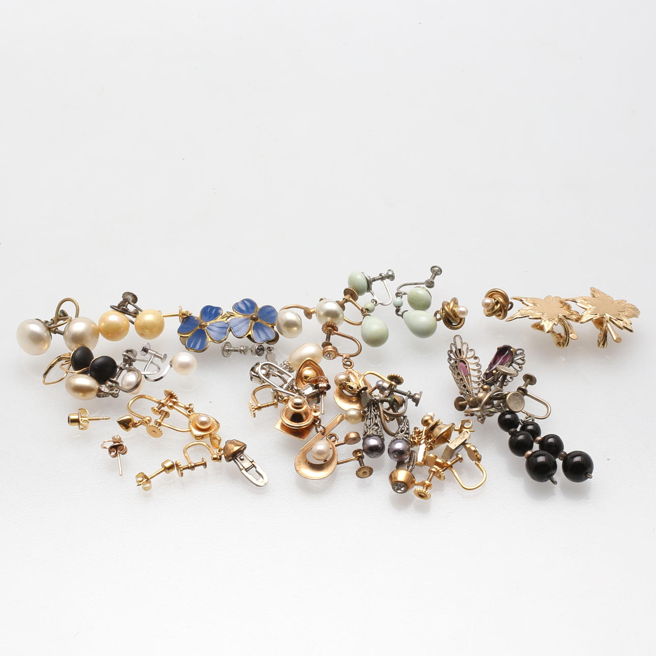 ÖRHÄNGEN, 12 st par, 1900-tal.