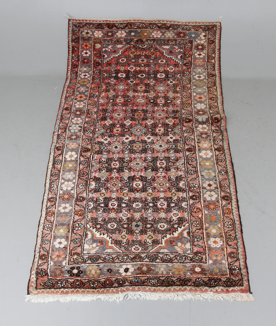 MATTA, orientalisk, handknuten, 220 x 120 cm.