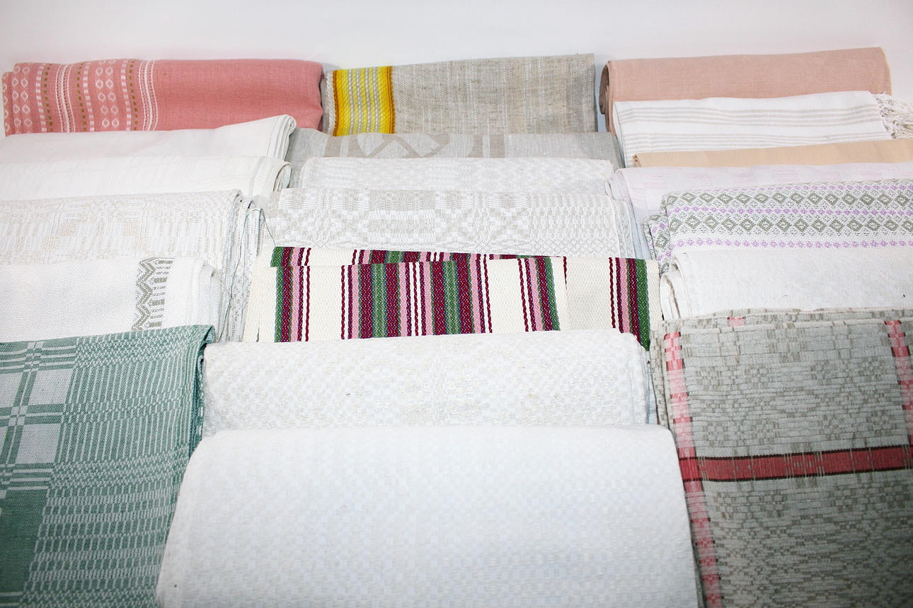 PARTI DUKAR. blandade material.