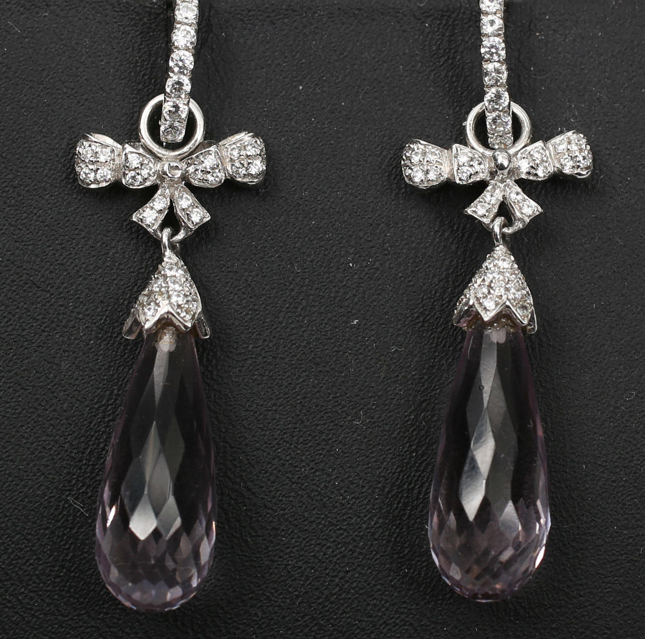 ÖRHÄNGEN, ett par, rhodinerat silve, cubic zirconia och rosa stenar.