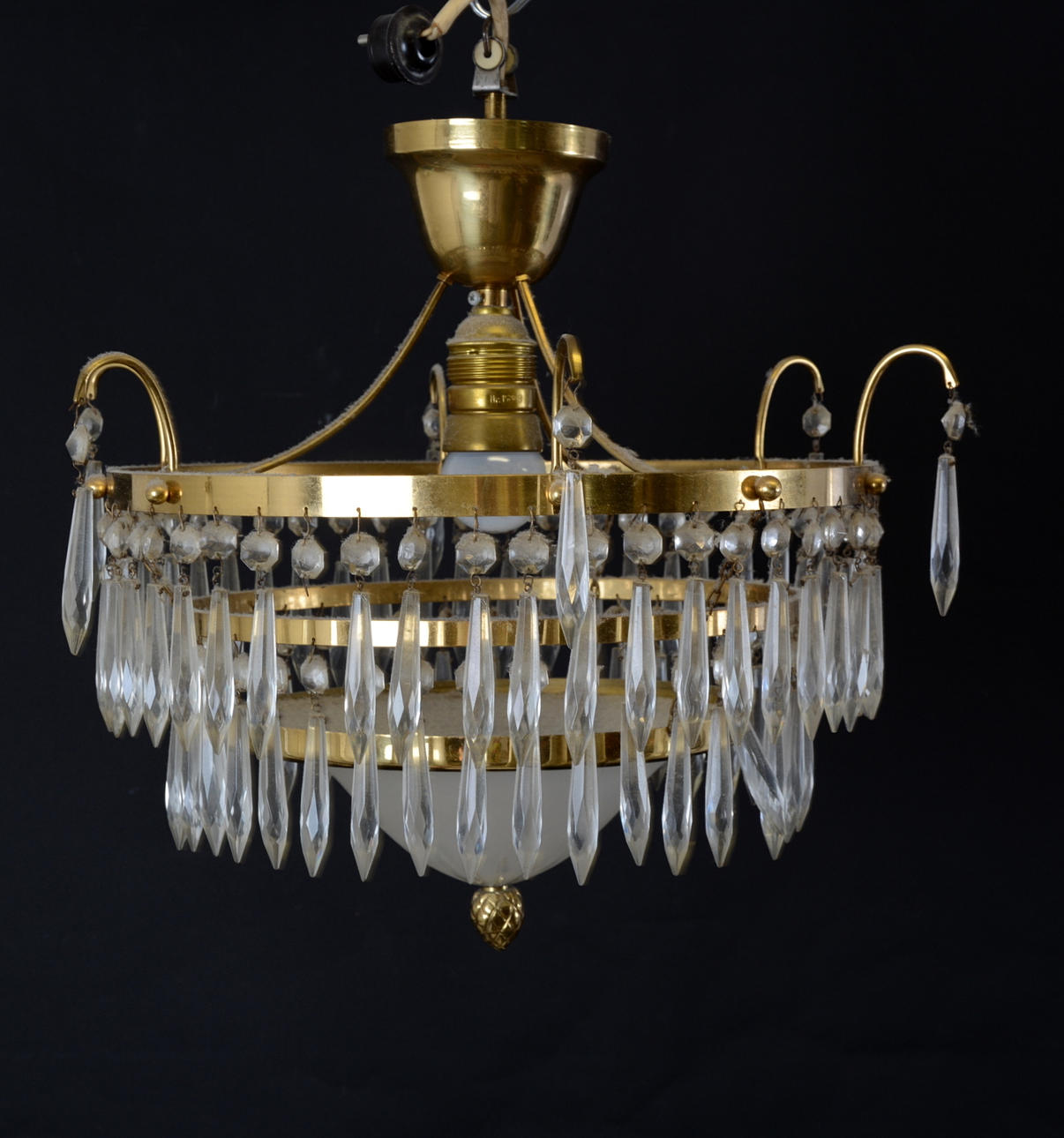 TAKLAMPA MED PRISMOR, 1900-talets mitt.