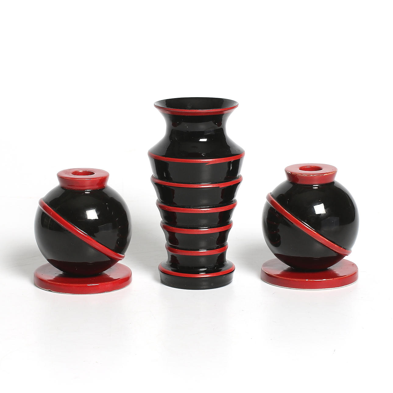 LJUSSTAKAR samt VAS, keramik och glas, bl.a. sk "Saturnus-modell", Art Deco. 1920/30-tal.