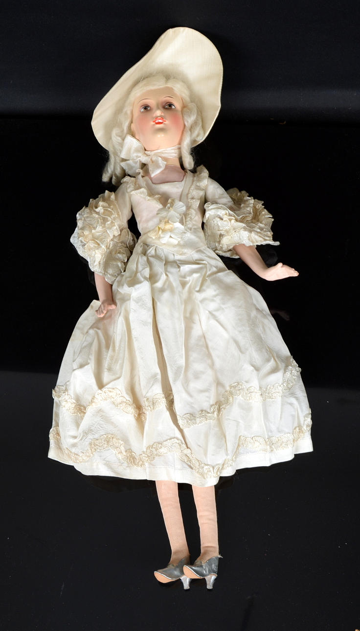 BOUDOIRDOCKA med huvud och armar i massa.