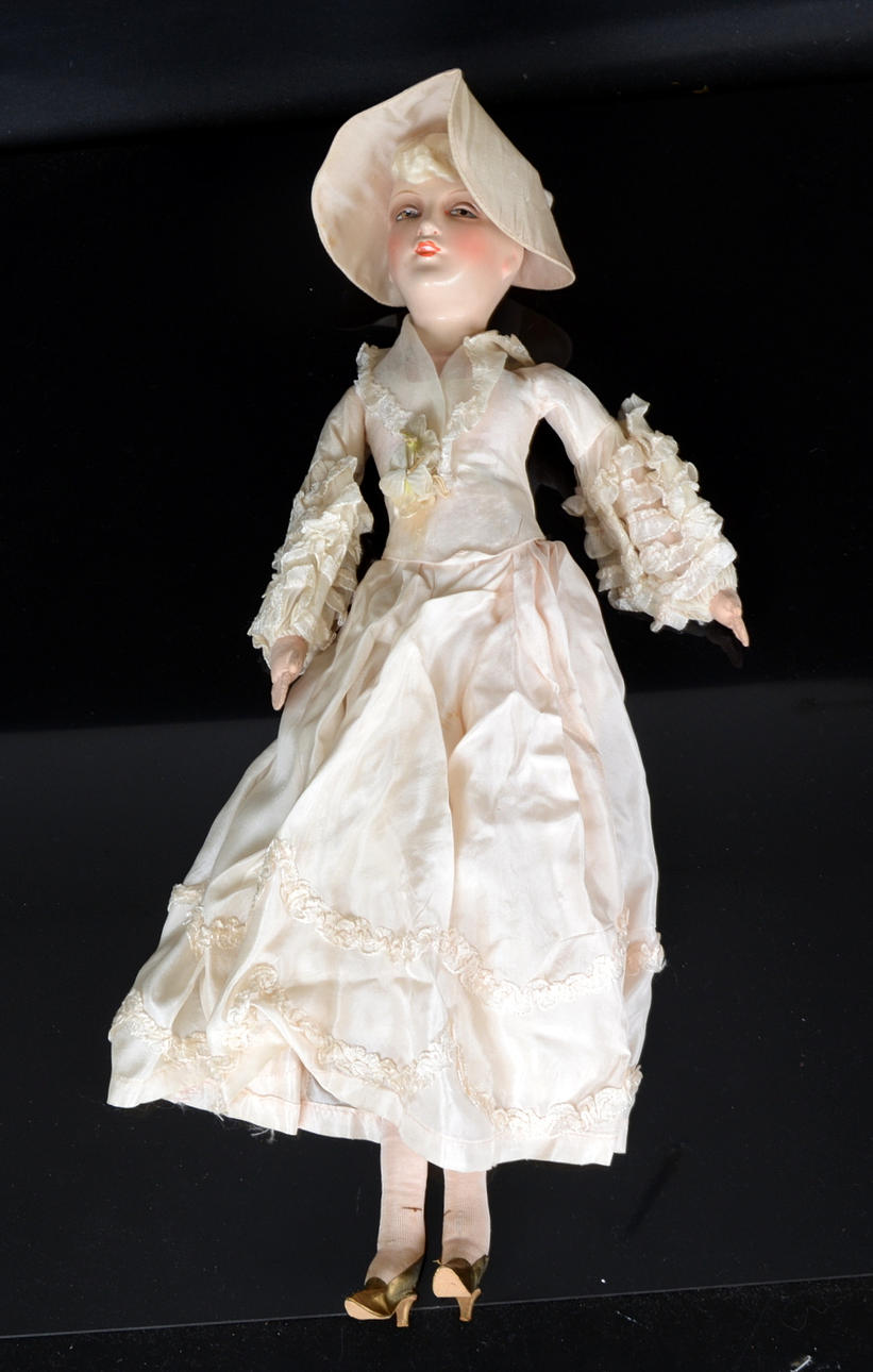 DOCKA med huvud i konstmassa.