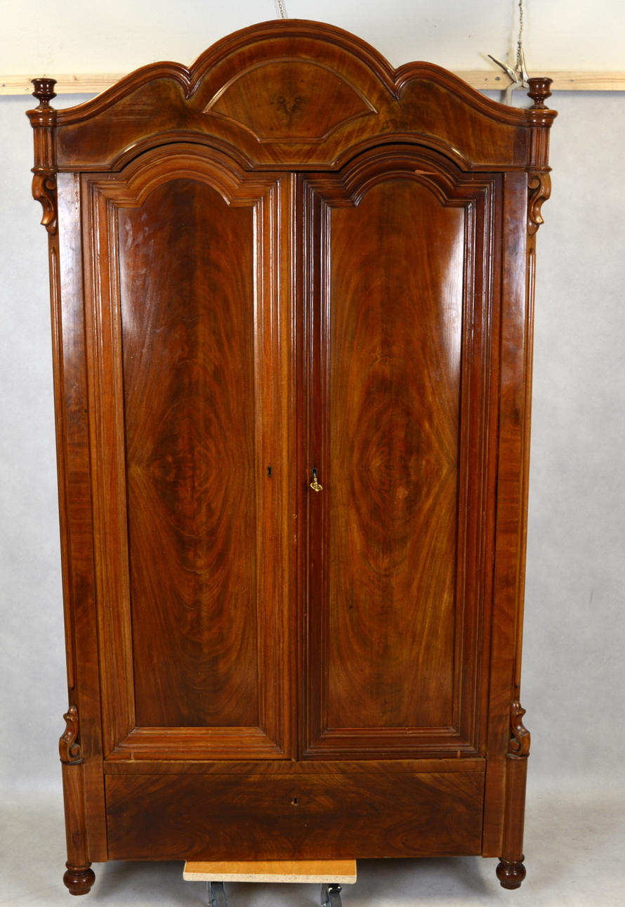 MATSALSSKÅP, mahogny, 1800-talets senare hälft.