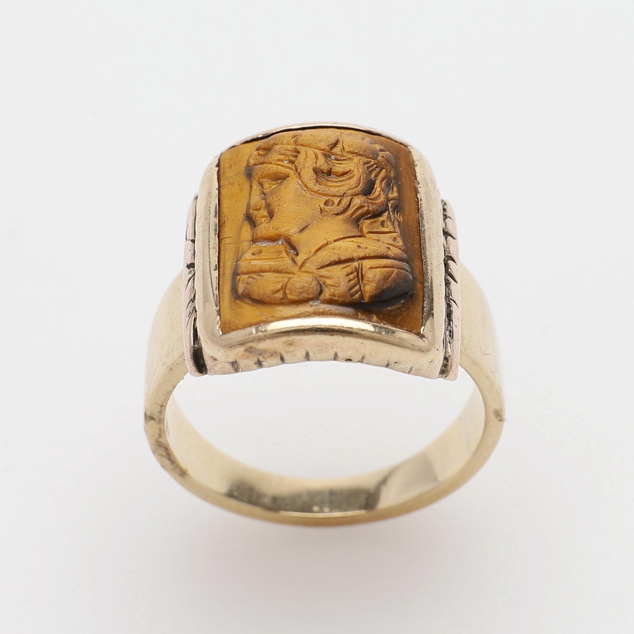 RING MED KAMÉ.