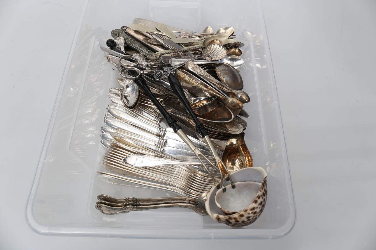 BESTICK, nysilver, bland annat Gammal Svensk modell.