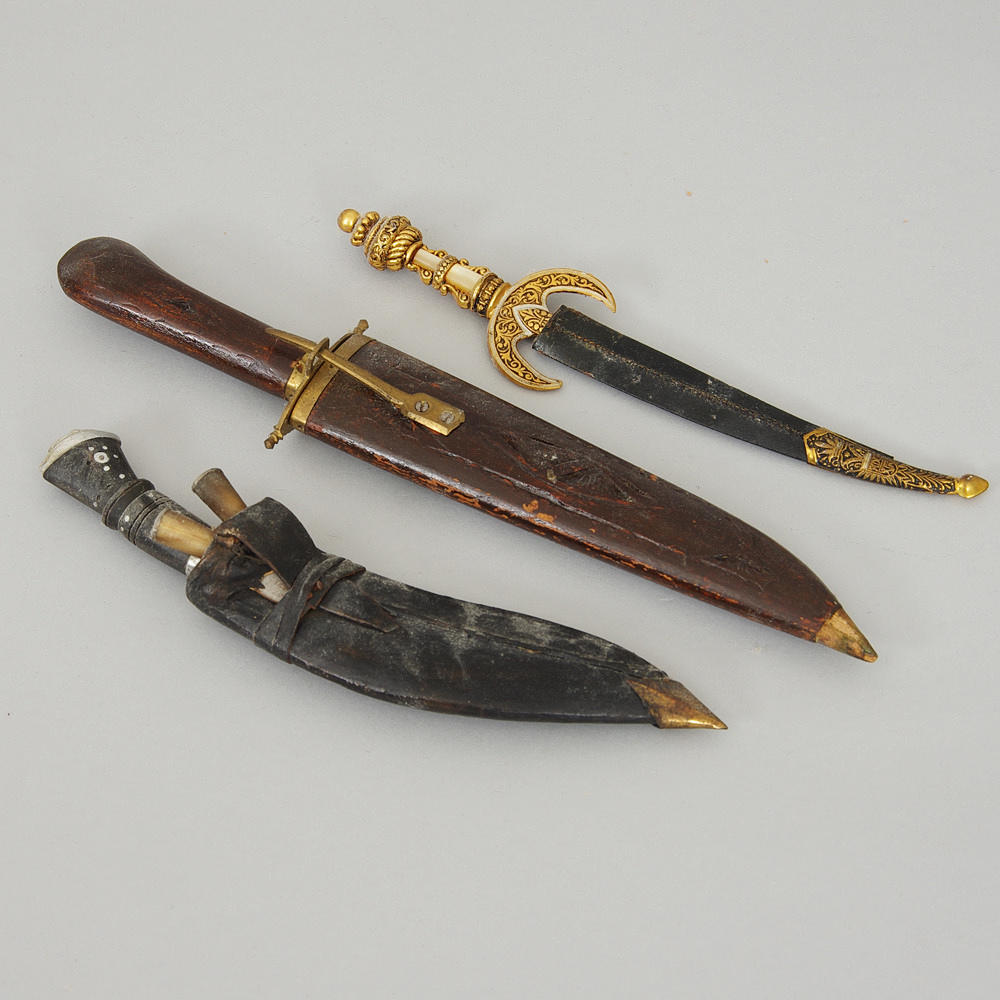 KNIVAR, 3 stycken, bl.a. gurkhakniv.