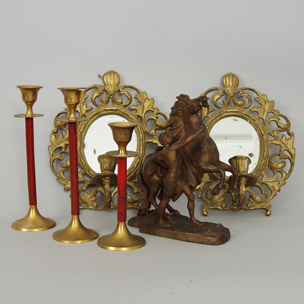 SPEGELLAMPETTER, SKULPTUR SAMT LJUSSTAKAR.